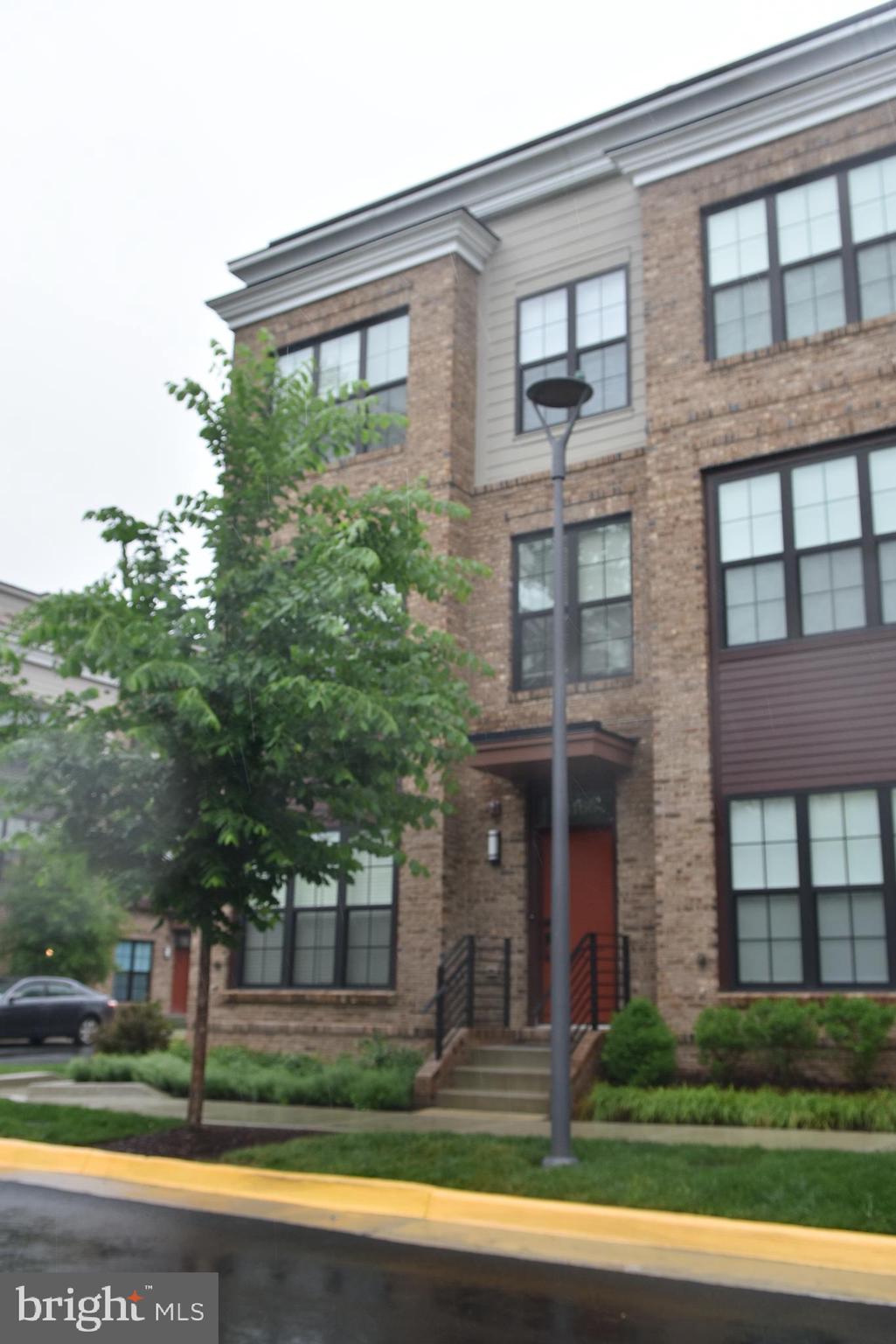 3166 Ascent Rd Falls Falls Church, VA 22042 - Photo 2 of 88