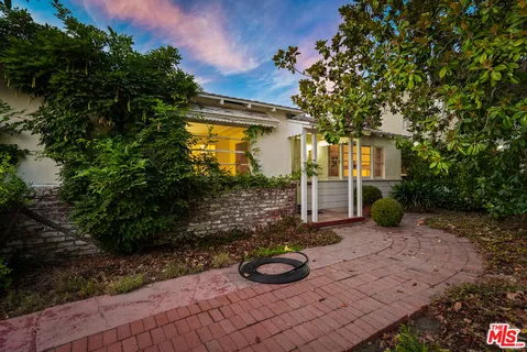 $1,299,000 | 10941 Peach Grove Street, Toluca Lake, CA 91601