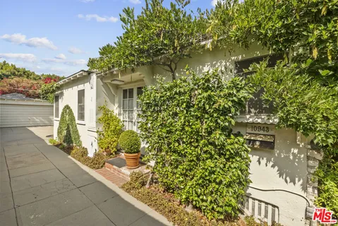 $1,299,000 | 10941 Peach Grove Street, Toluca Lake, CA 91601