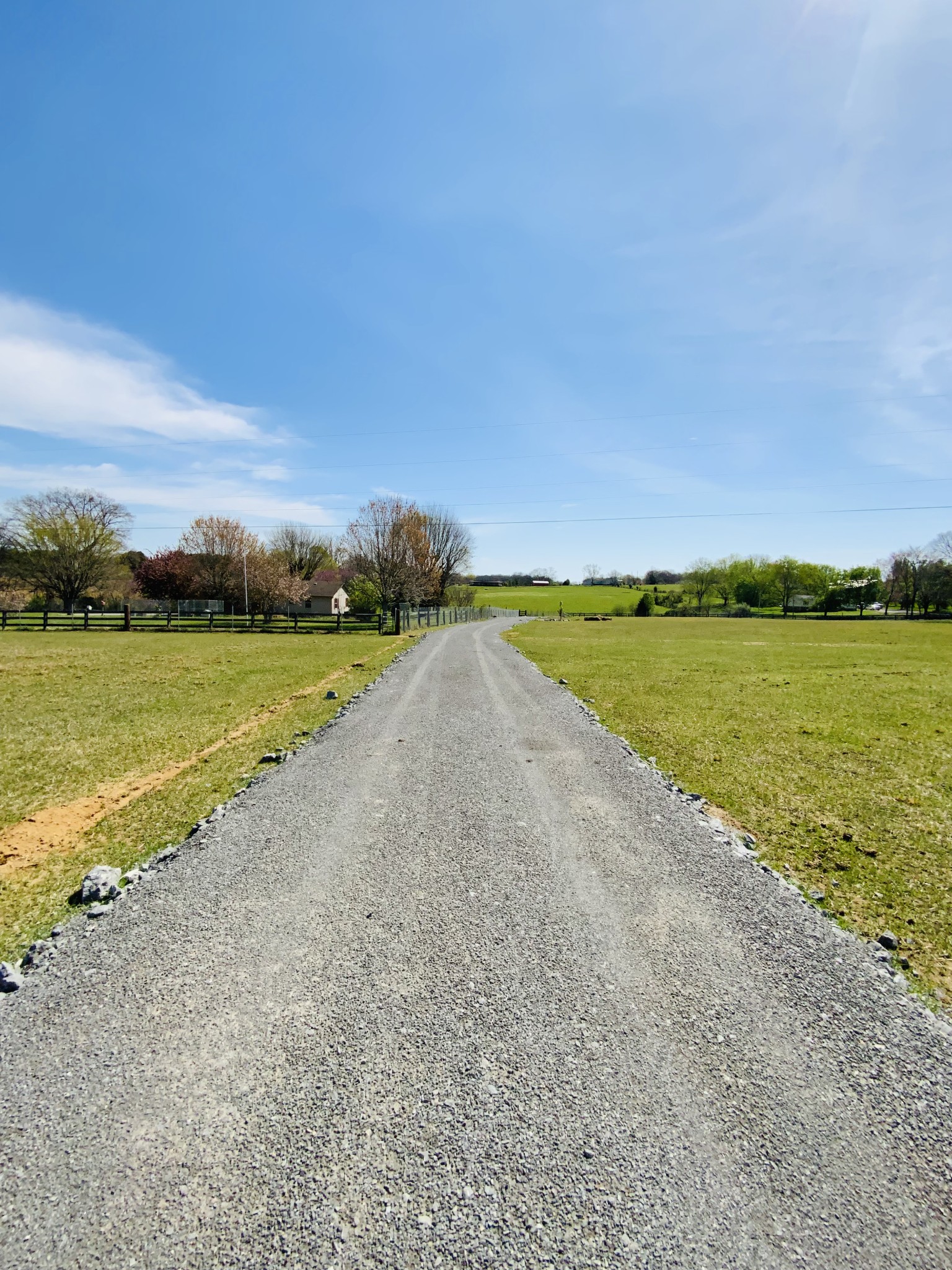 2052 Castelow Road Greenbrier, TN 37073 - Photo 2 of 11 a view of an ocean and beach