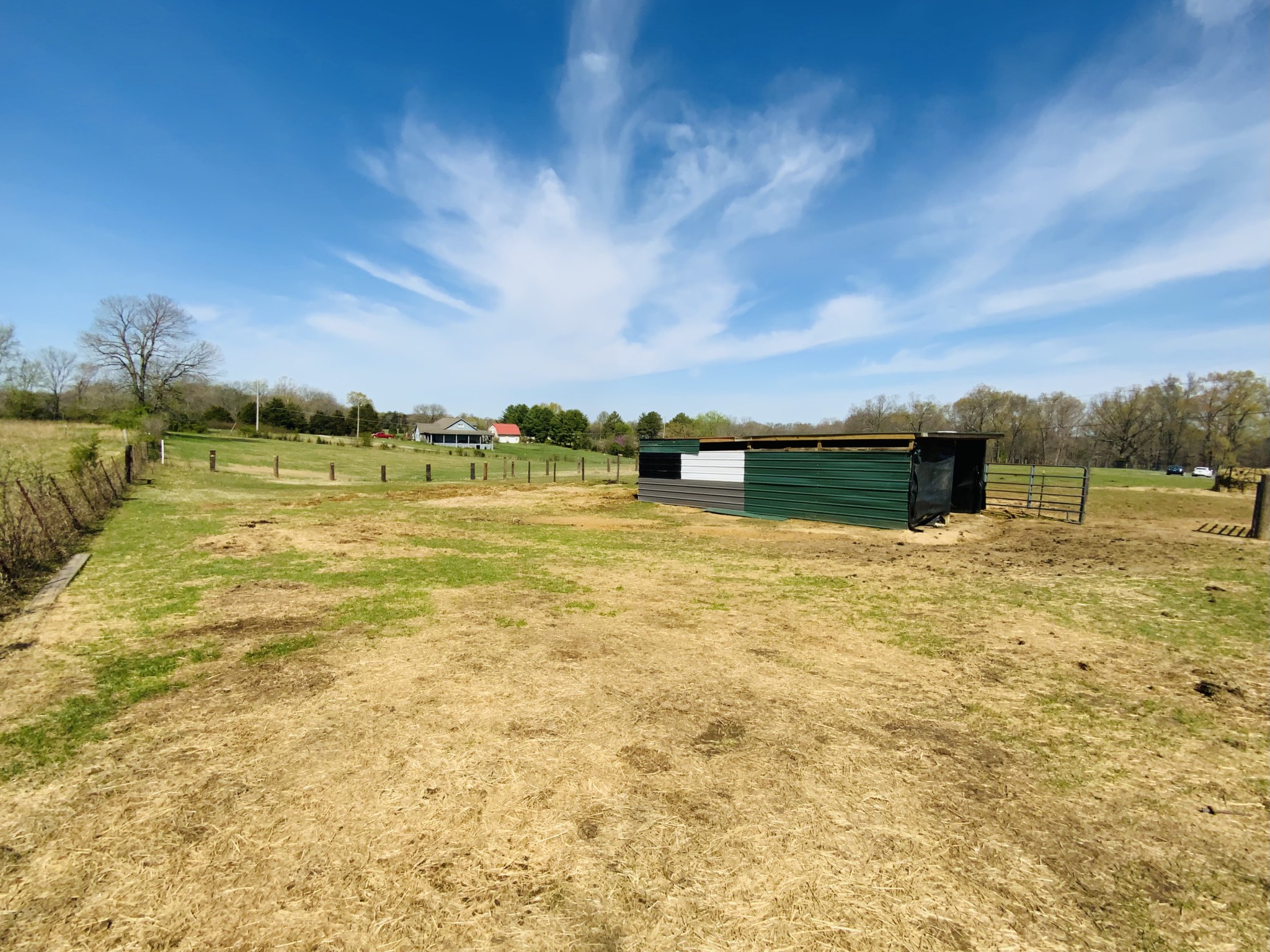 2052 Castelow Road Greenbrier, TN 37073 - Photo 10 of 11 a view of an ocean with beach