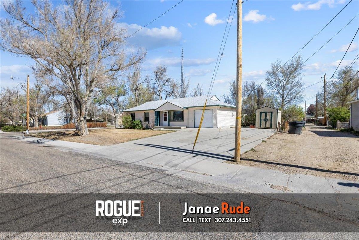 607 Swanton Avenue Casper, WY 82609 - Photo 4 of 36