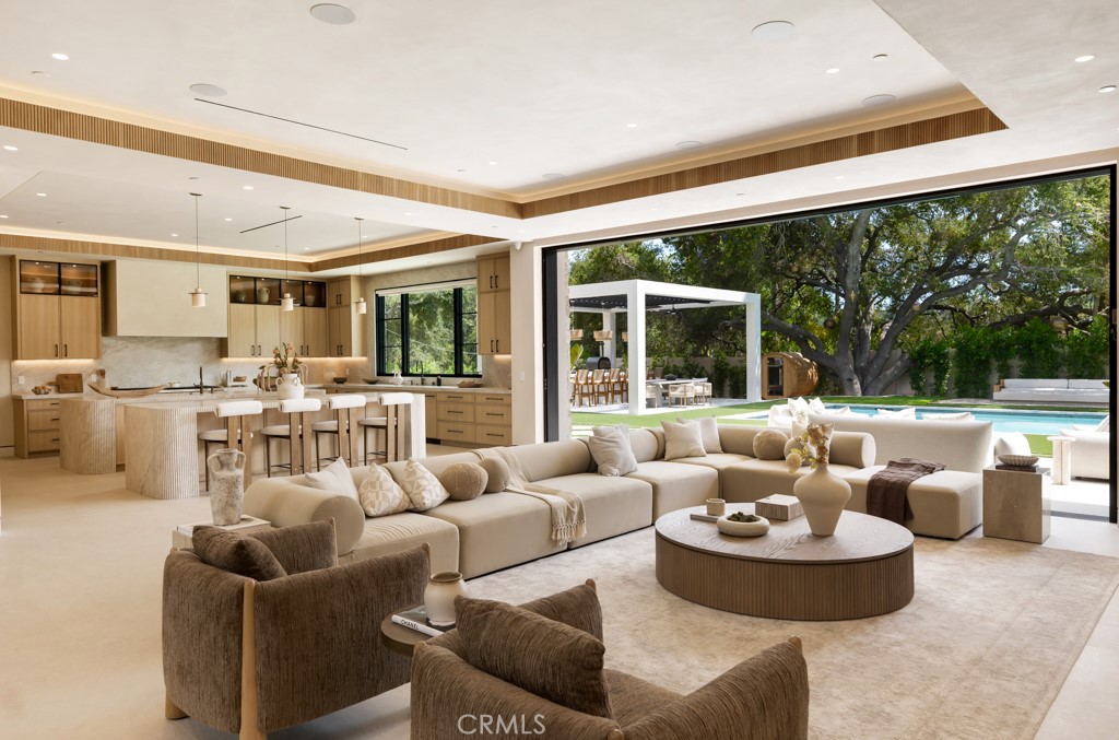 16708 Huerta Road Encino, CA 91436 - Photo 14 of 72 Gallery Image 14