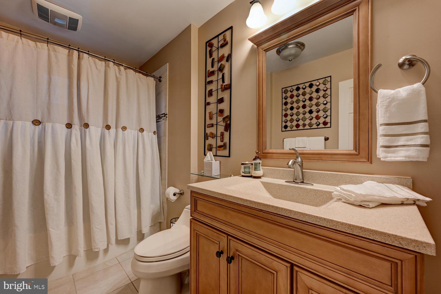 25 Shellflower Lane Hamilton, NJ 08690 - Photo 20 of 24 Full Bathroom