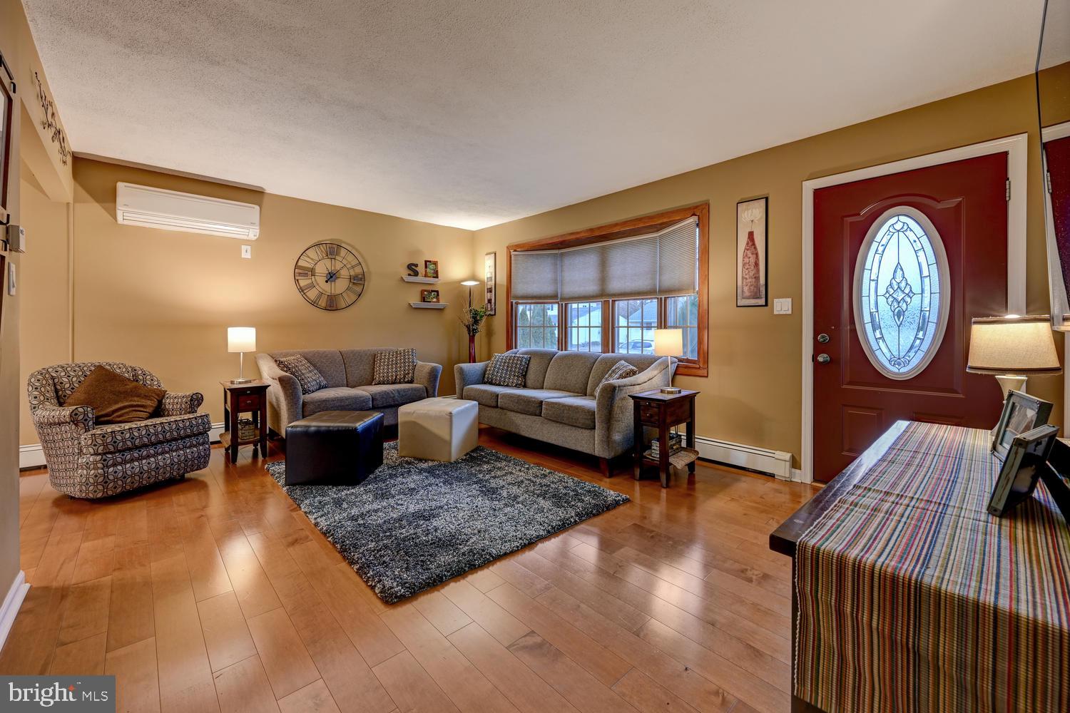 25 Shellflower Lane Hamilton, NJ 08690 - Photo 4 of 24 Living Room