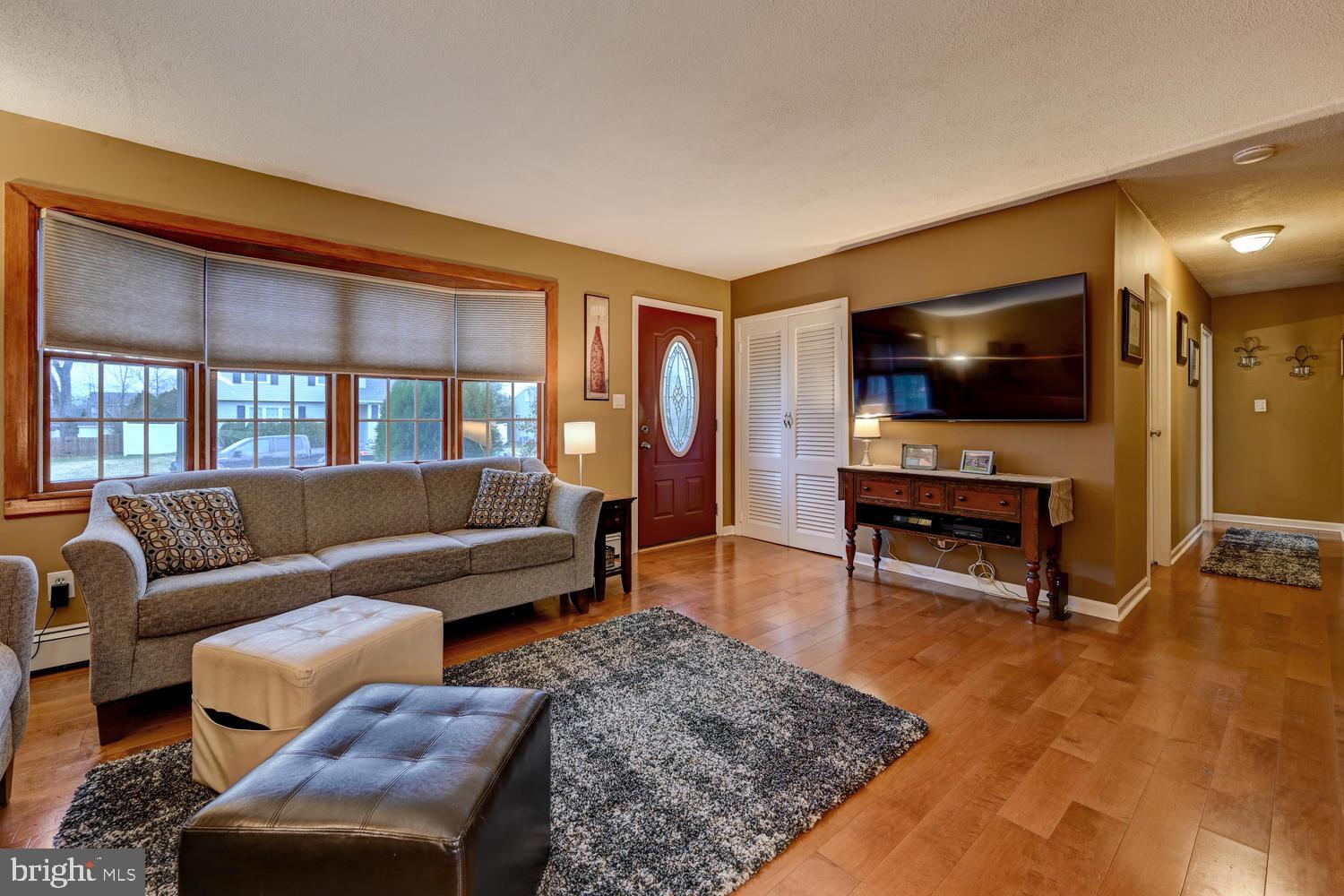 25 Shellflower Lane Hamilton, NJ 08690 - Photo 5 of 24 Living Room