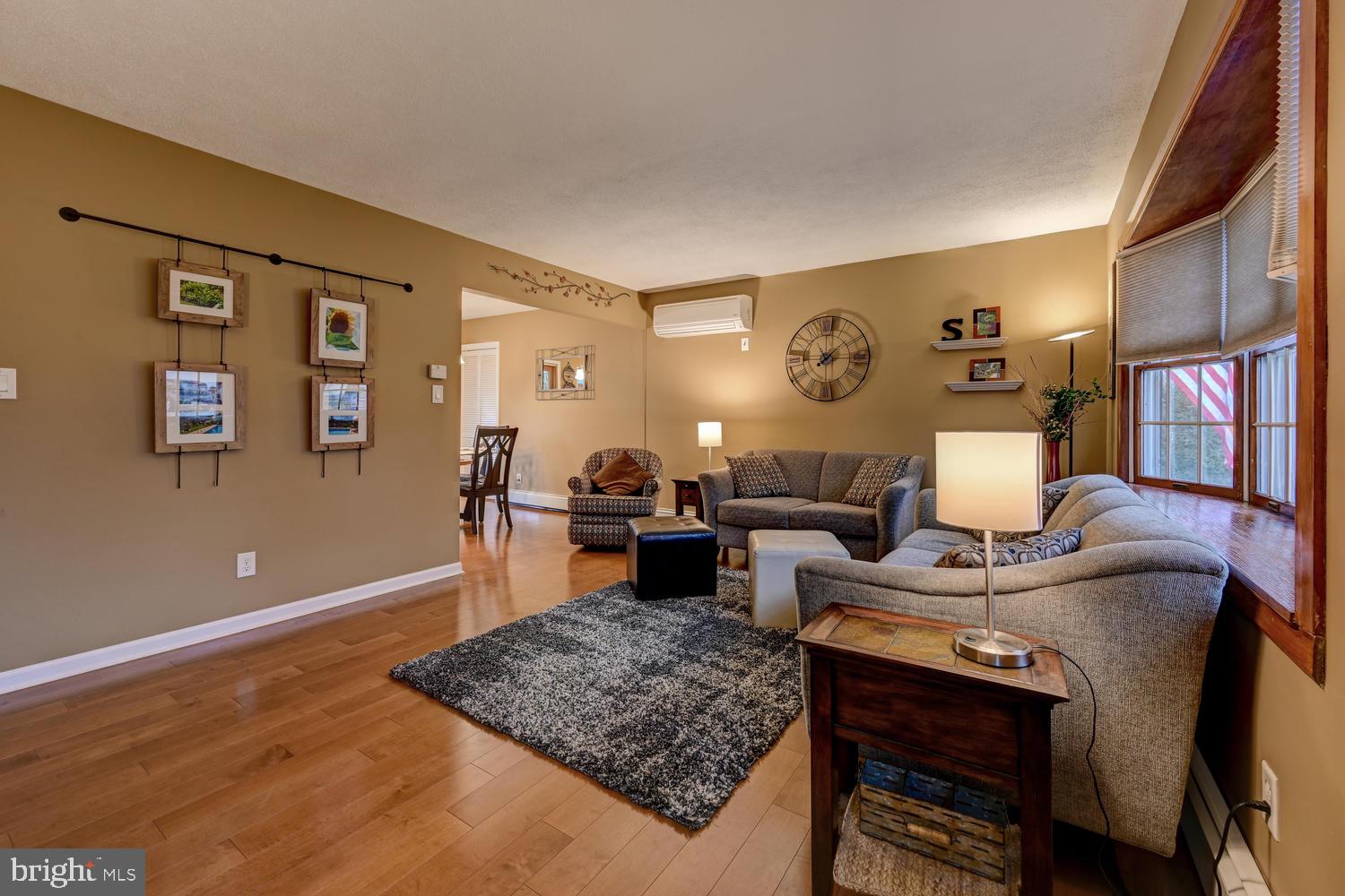 25 Shellflower Lane Hamilton, NJ 08690 - Photo 6 of 24 Living Room