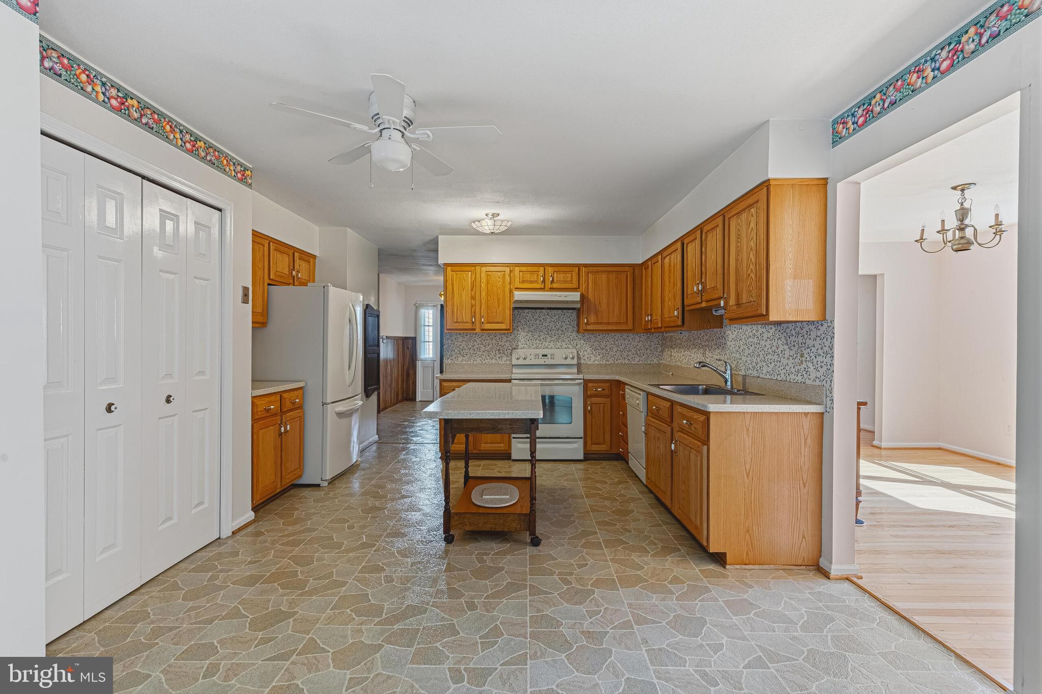 7207 Neaptide Lane Burke, VA 22015 - Photo 5 of 48
