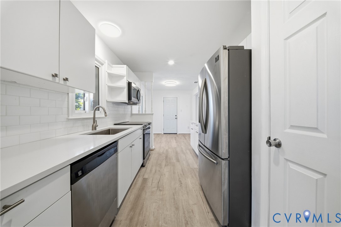 517 Windsor Gate Circle Virginia Beach, VA 23452 - Photo 12 of 47 NEW kitchen with large pantry closet and new count
