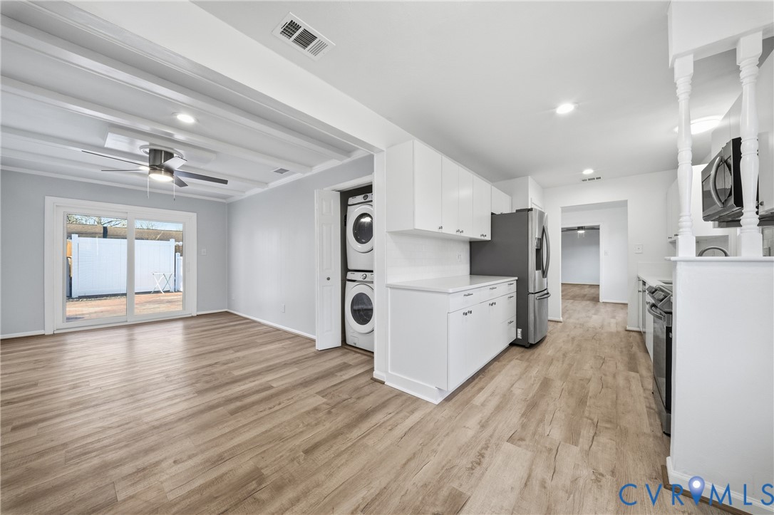 517 Windsor Gate Circle Virginia Beach, VA 23452 - Photo 14 of 47 Great flow for entertaining from kitchen to family