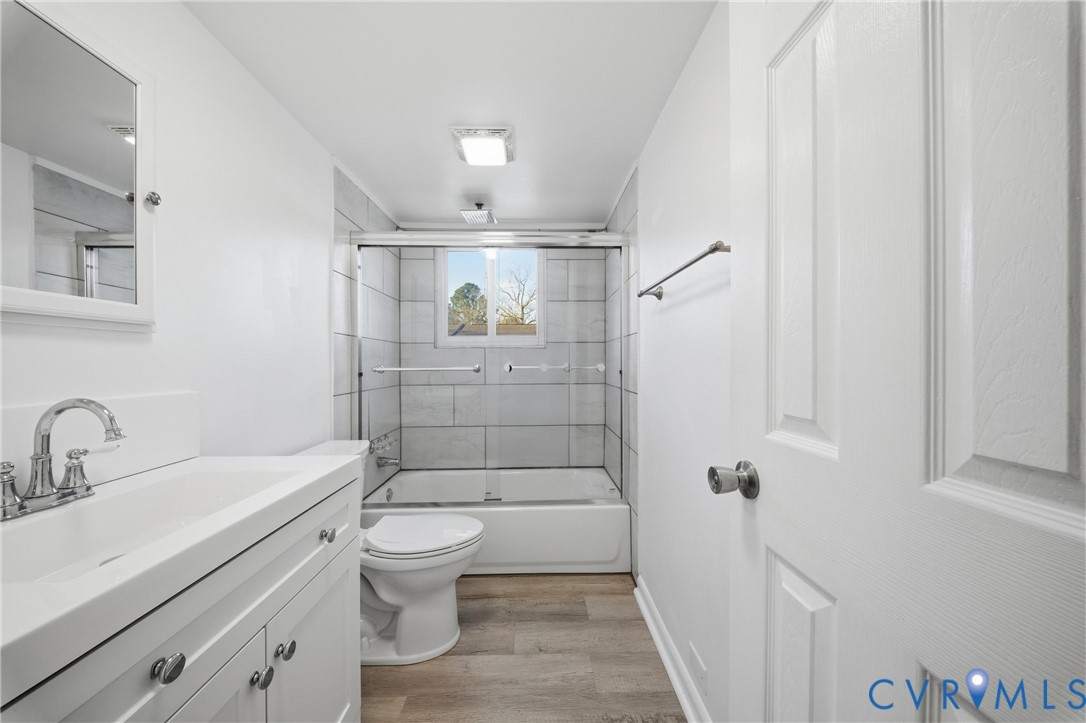 517 Windsor Gate Circle Virginia Beach, VA 23452 - Photo 27 of 47 Hall bathroom has NEW custom tiled shower/tub comb