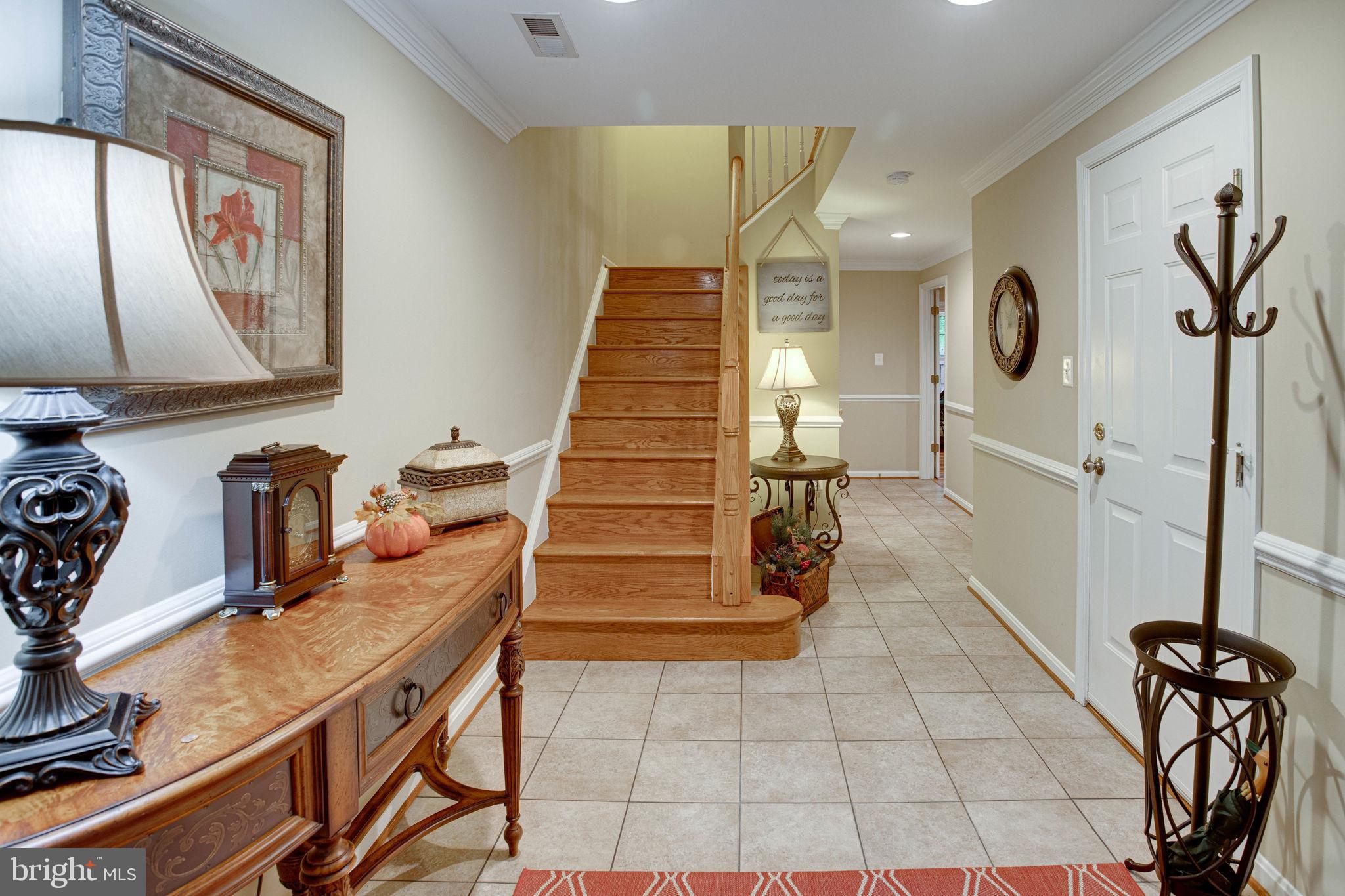 11492 Rothbury Square Fairfax, VA 22030 - Photo 2 of 33 Foyer