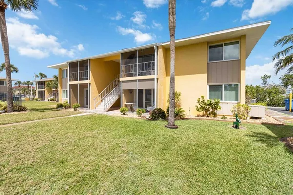$319,900 | 101 Louella Lane, Unit 11, Nokomis, FL 34275