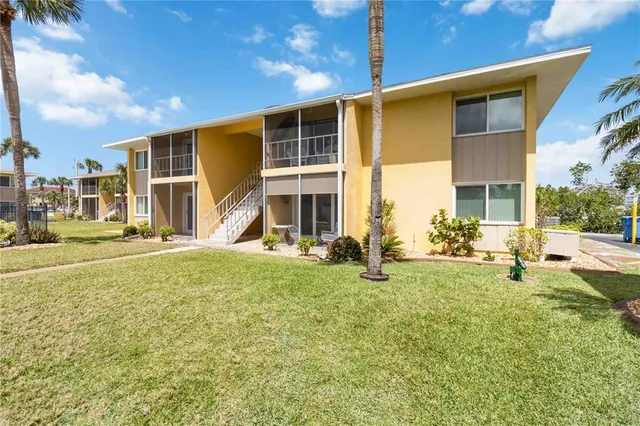 $349,900 | 101 Louella Lane, Unit 11, Nokomis, FL 34275