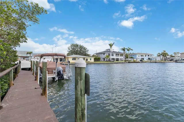 $329,900 | 101 Louella Lane, Unit 11, Nokomis, FL 34275