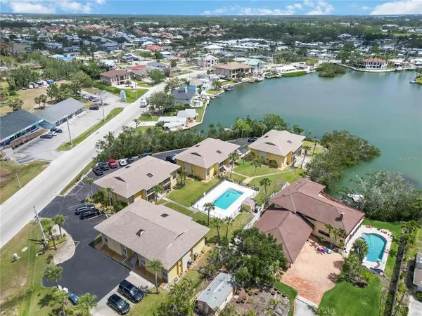 $319,900 | 101 Louella Lane, Unit 11, Nokomis, FL 34275