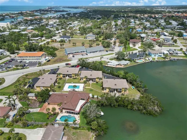 $319,900 | 101 Louella Lane, Unit 11, Nokomis, FL 34275