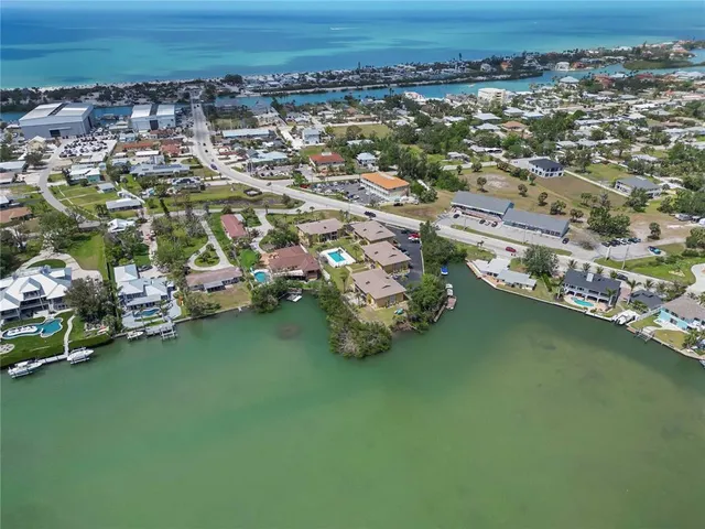 $349,900 | 101 Louella Lane, Unit 11, Nokomis, FL 34275