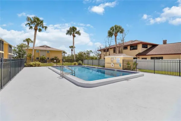 $319,900 | 101 Louella Lane, Unit 11, Nokomis, FL 34275