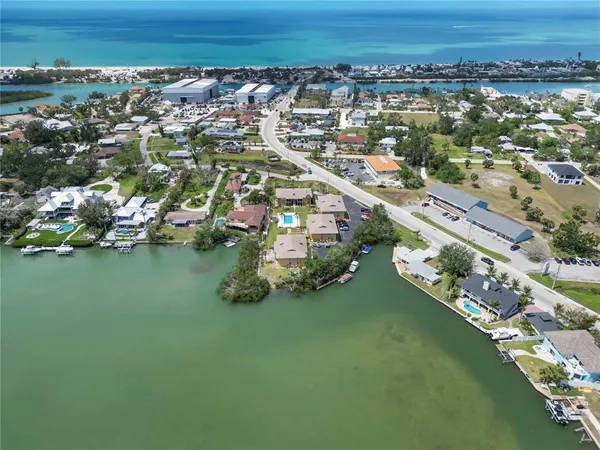 $319,900 | 101 Louella Lane, Unit 11, Nokomis, FL 34275