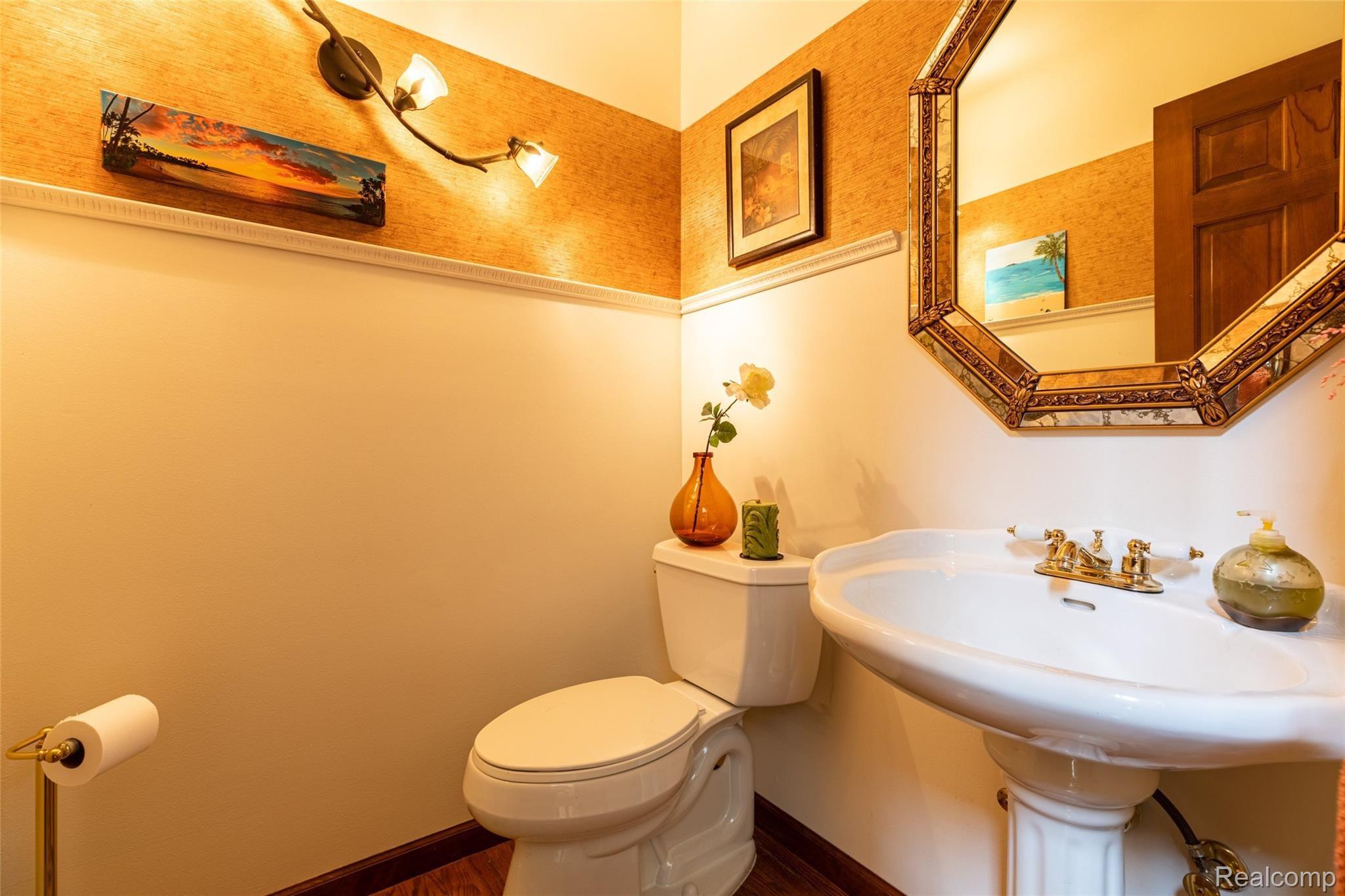 7751 Ridge Road Canton, MI 48187 - Photo 24 of 48 Entry Level Guest Bath with Wood Floors