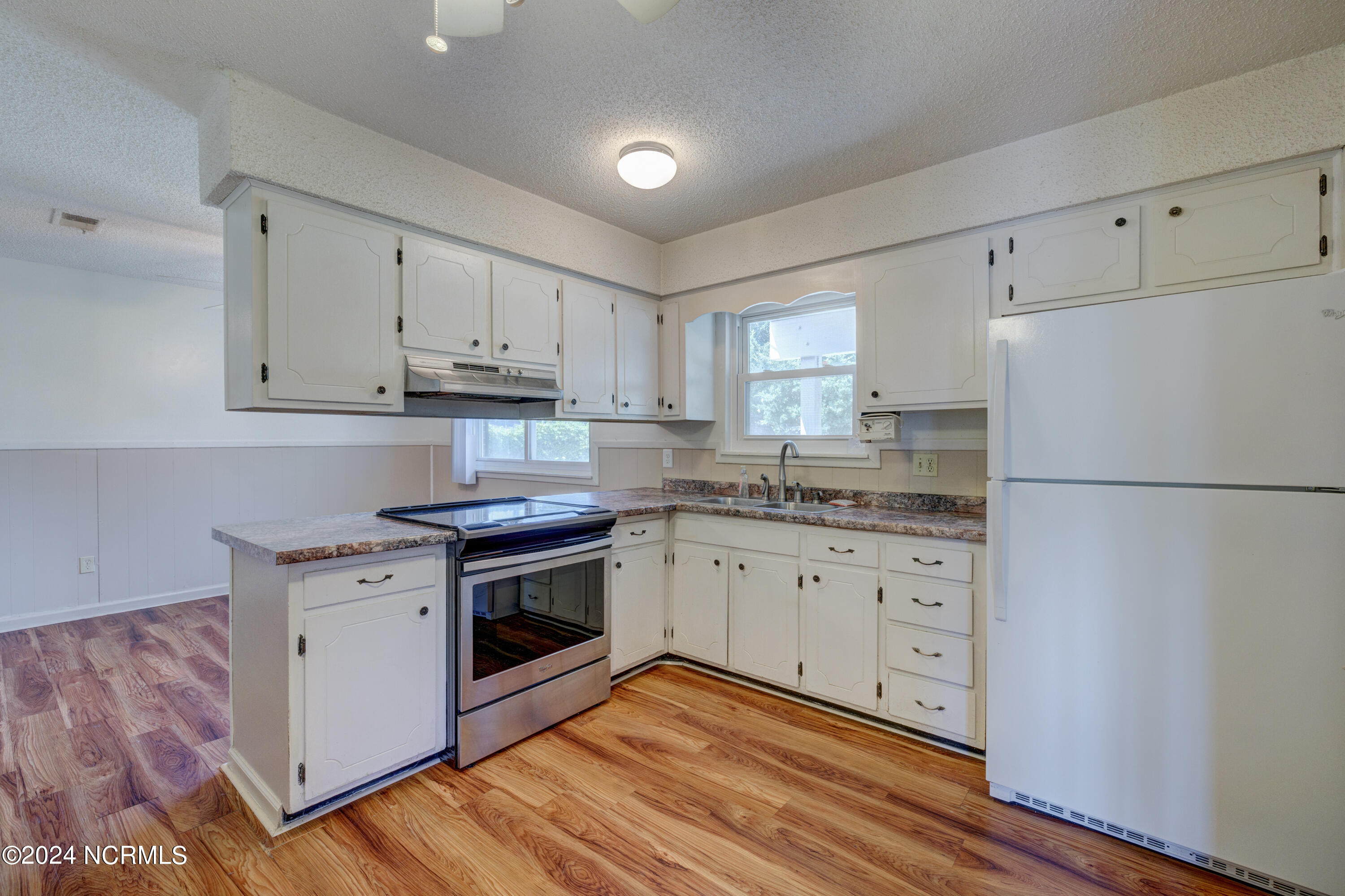 218 Cathay Road Wilmington, NC 28412 - Photo 13 of 45 KITCHEN