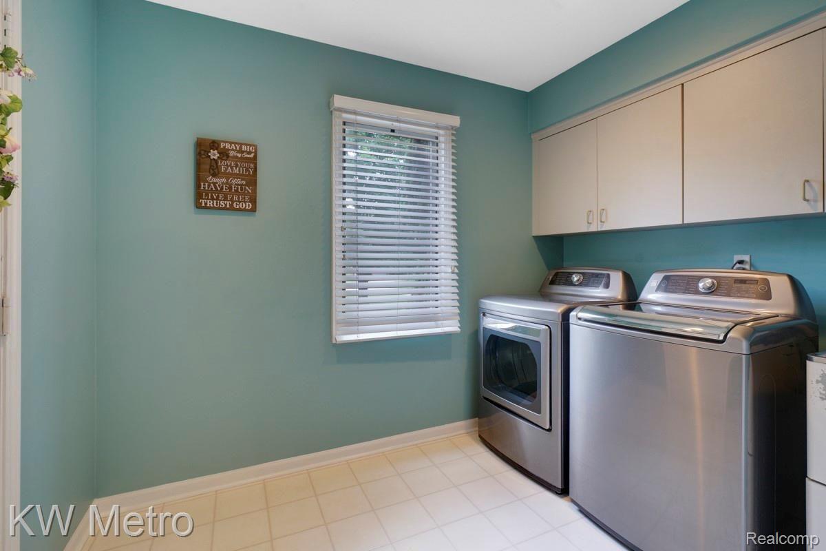 36915 Valley Ridge Drive Farmington, MI 48331 - Photo 21 of 39 dsc08532-dsc08534.jpg