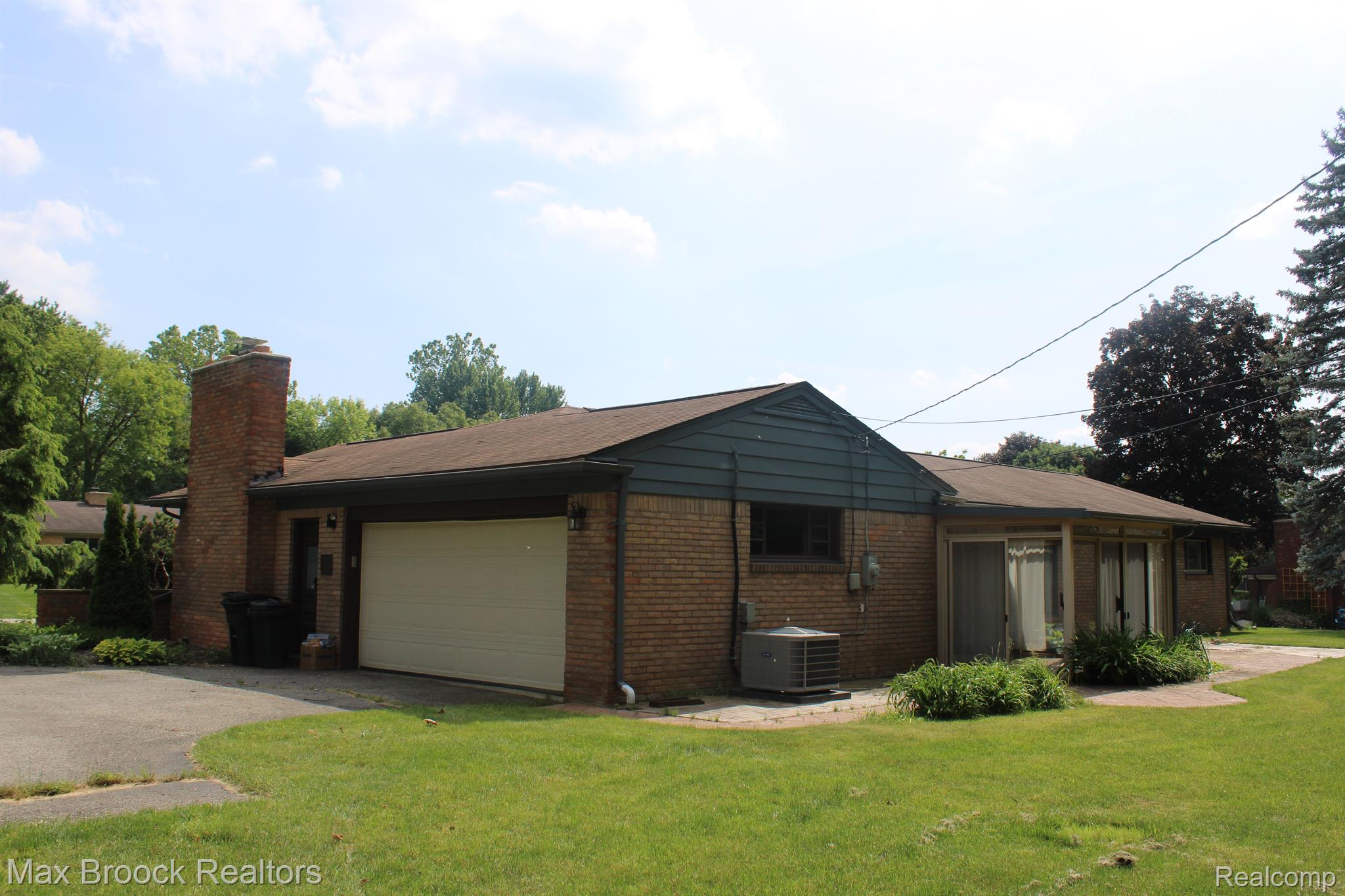 977 North Reading Road Bloomfield Hills, MI 48304 - Photo 4 of 18 Gallery Image 4