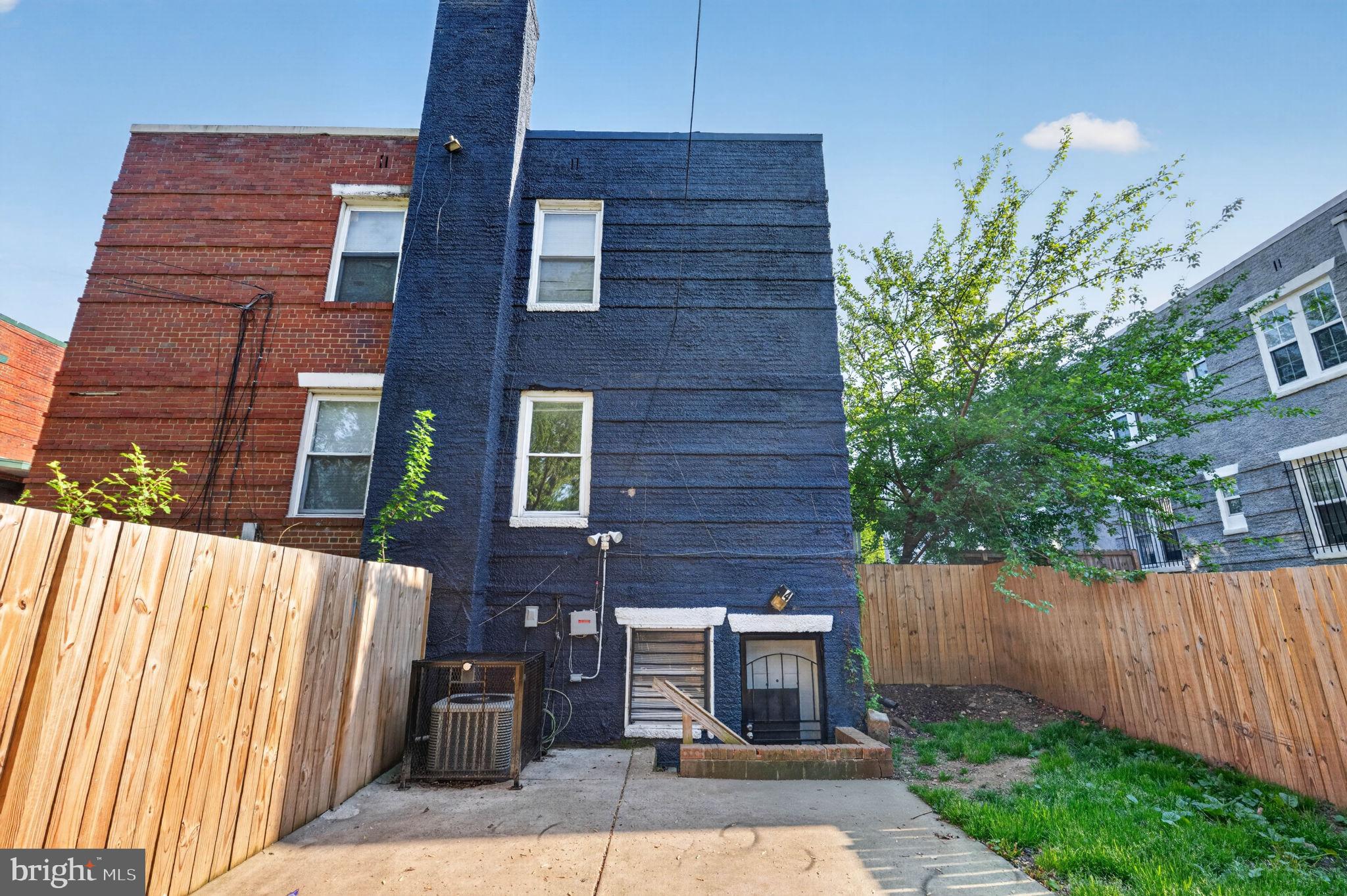 4636 Hillside Road Southeast Washington, DC 20019 - Photo 5 of 44