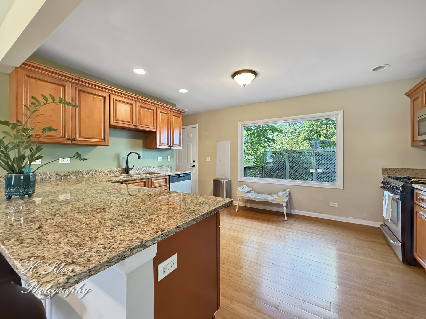 2110 Fairview Avenue Fox River Grove, IL 60021 - Photo 4 of 19 Gallery Image 4