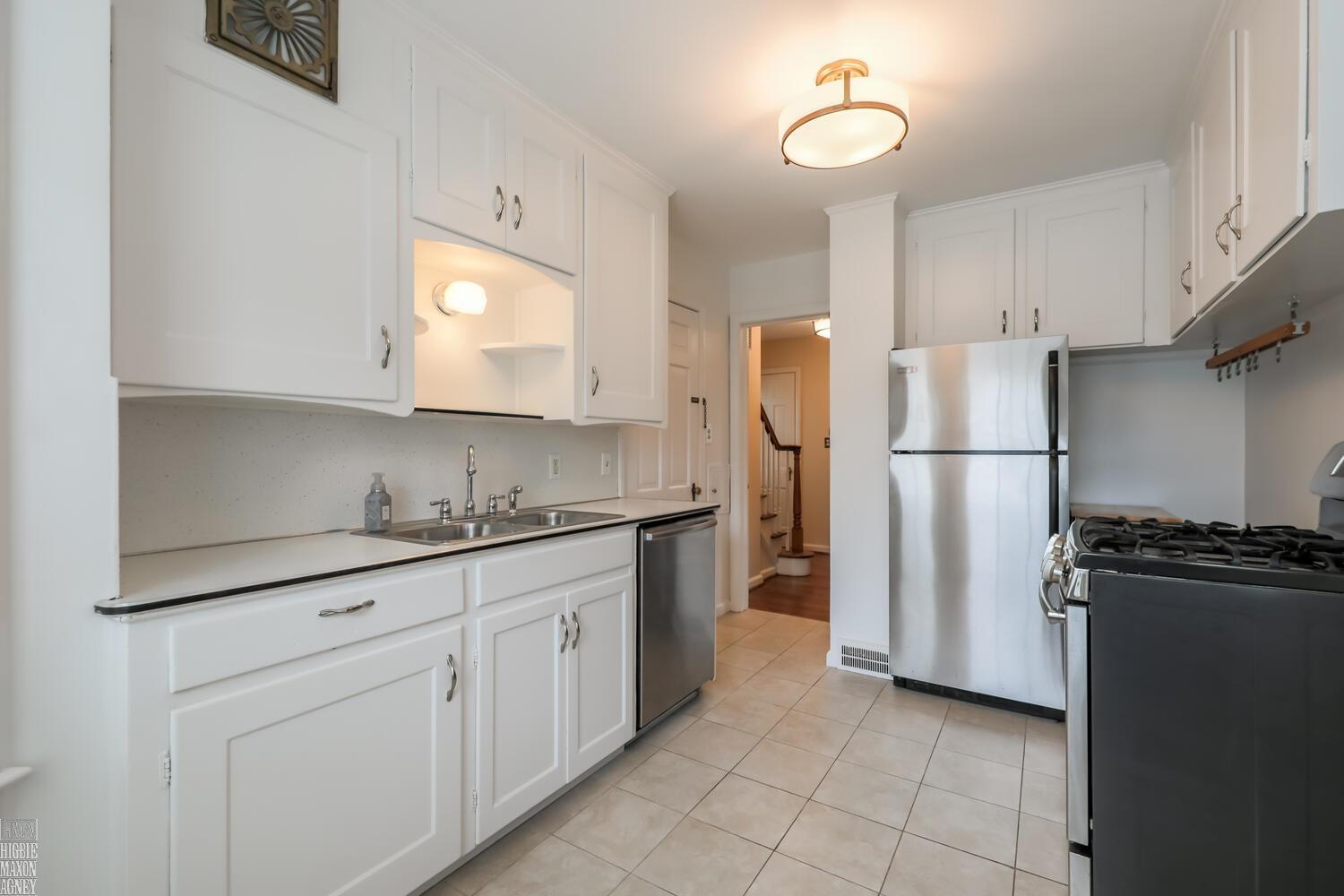 430 Lothrop Road Grosse Pointe, MI 48236 - Photo 14 of 25 50088354-13.JPG