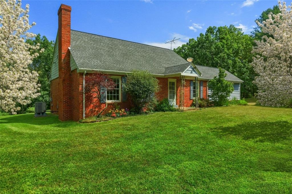 9650 Goehring Road Cranberry Township, PA 16066 - Photo 4 of 48 a front view of a house with a garden