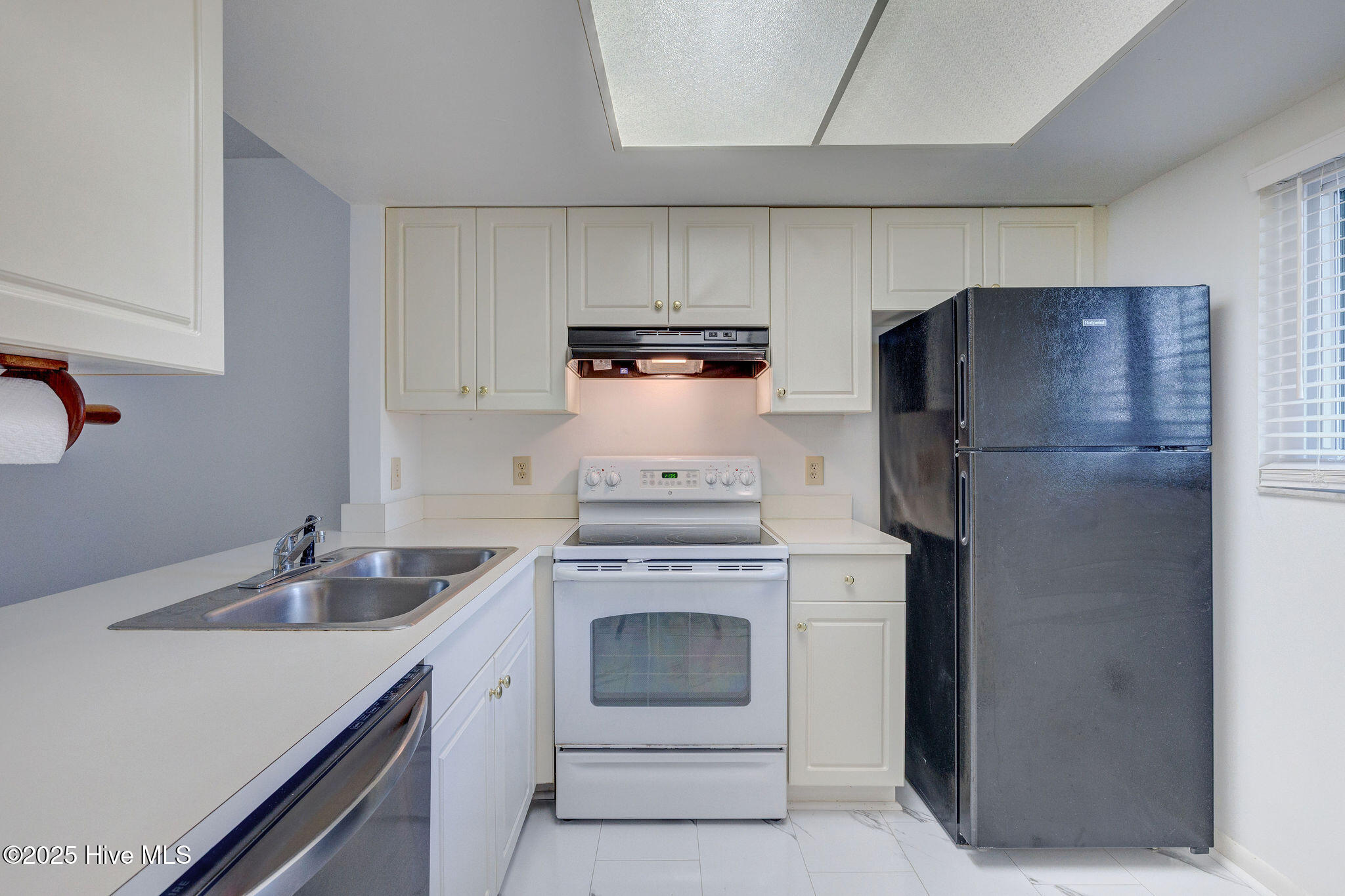 4529 Holly Tree Road, Unit 701 Wilmington, NC 28412 - Photo 5 of 31 4529HollyTreeRoad-10