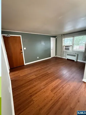 $1,750 | 206 Grand Avenue, Unit B, Rutherford, NJ 07070