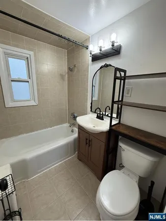 $1,750 | 206 Grand Avenue, Unit B, Rutherford, NJ 07070