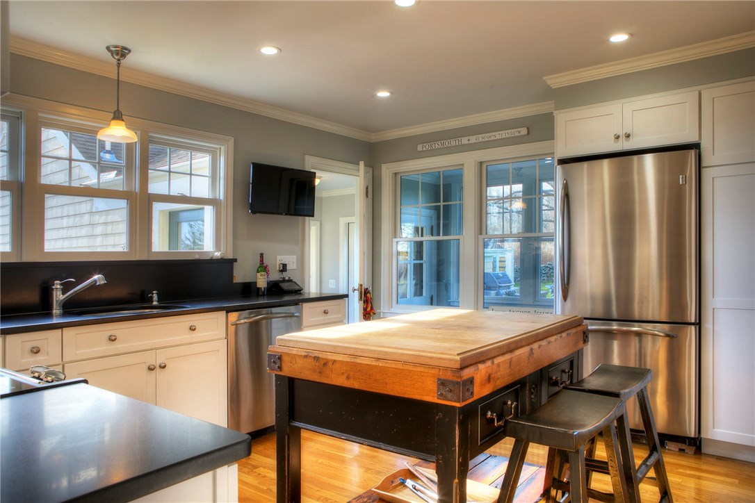 931 Wapping Road Portsmouth, RI 02871 - Photo 12 of 26