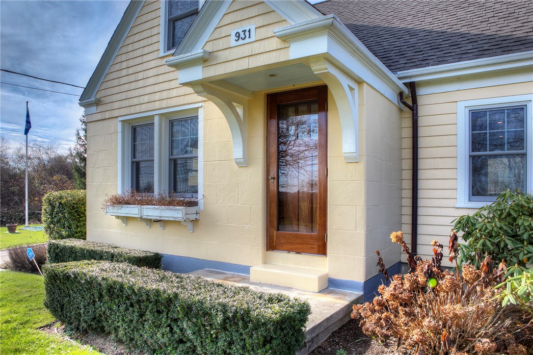 931 Wapping Road Portsmouth, RI 02871 - Photo 3 of 26