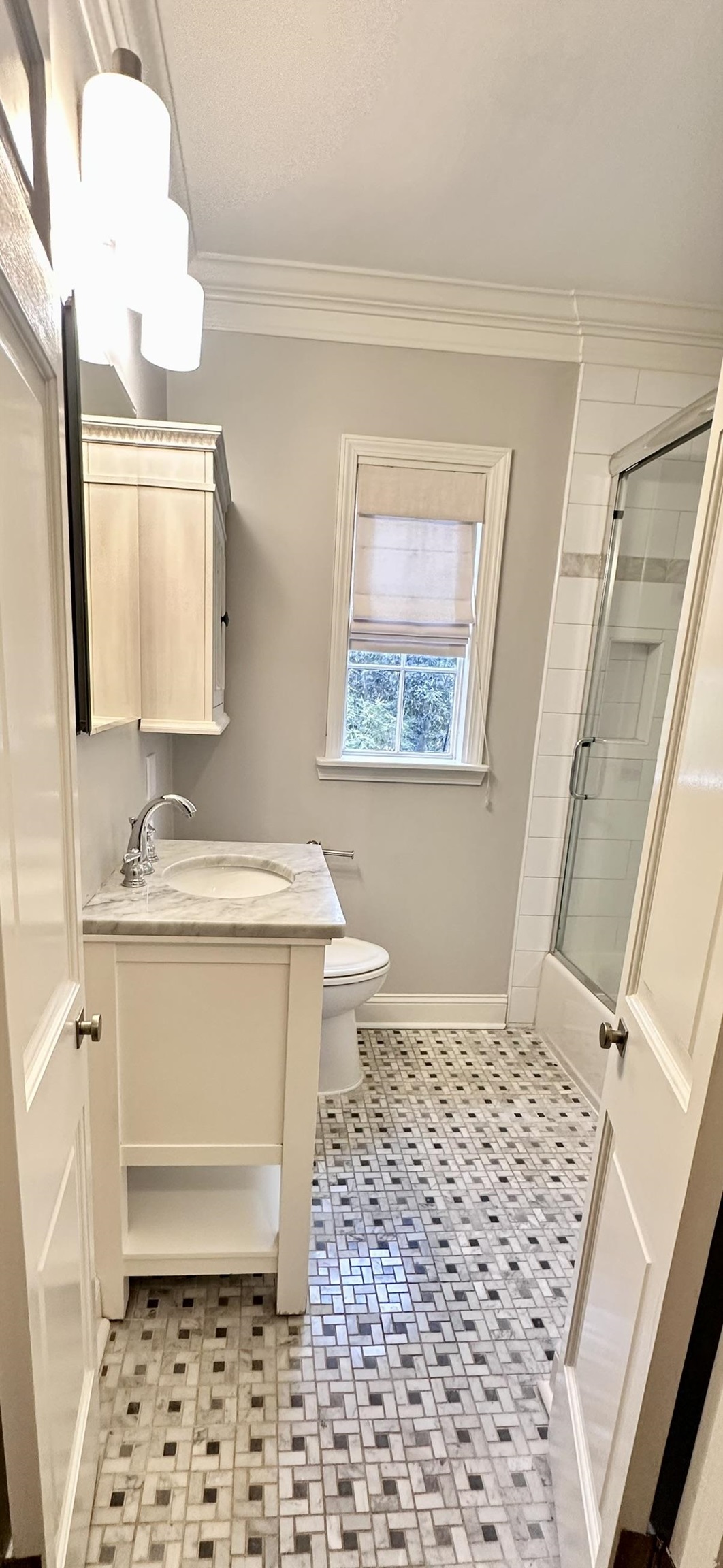 47 North Ashlawn Road Memphis, TN 38112 - Photo 13 of 20 Full bathroom featuring vanity, ornamental molding, bath / shower combo with glass door, and light tile patterned floors