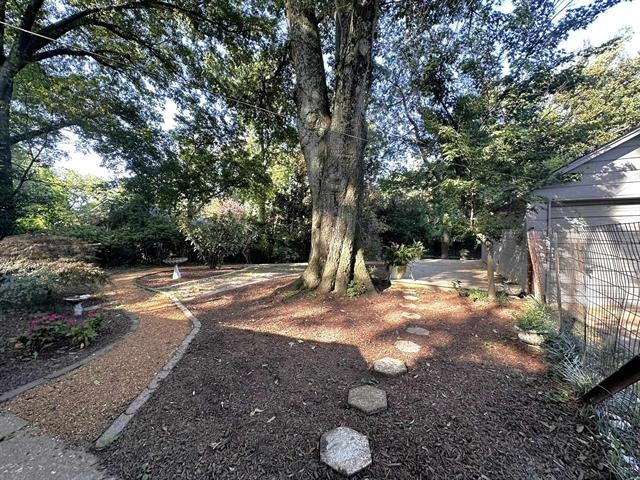 47 North Ashlawn Road Memphis, TN 38112 - Photo 18 of 20 View of yard