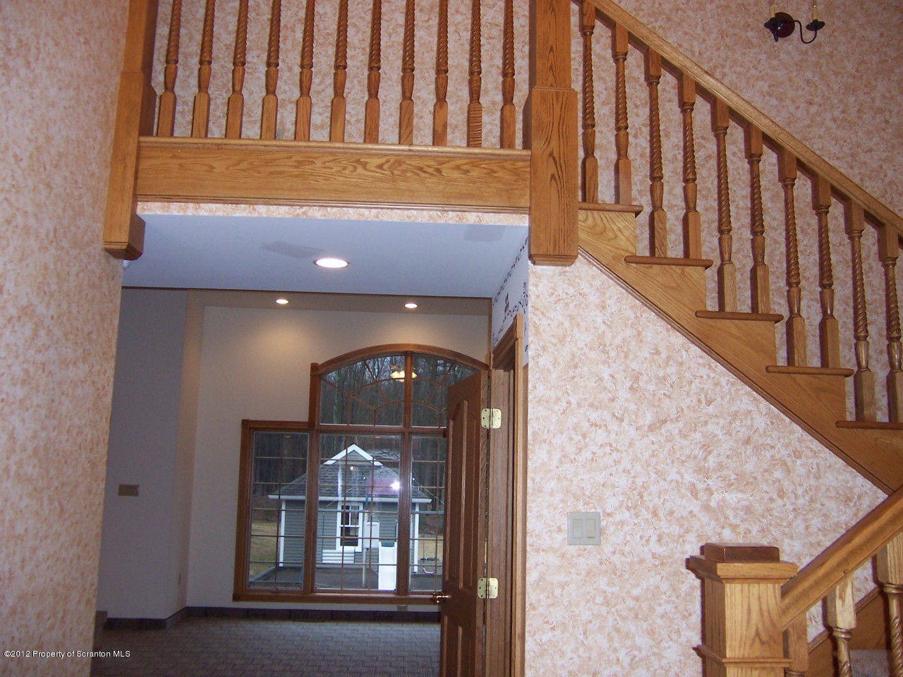 400 Alberdeen Road Mountain Top, PA 18707 - Photo 14 of 14 Oak Custom staircase
