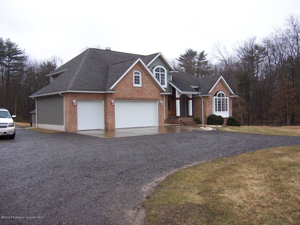 400 Alberdeen Road Mountain Top, PA 18707 - Photo 4 of 14 Front