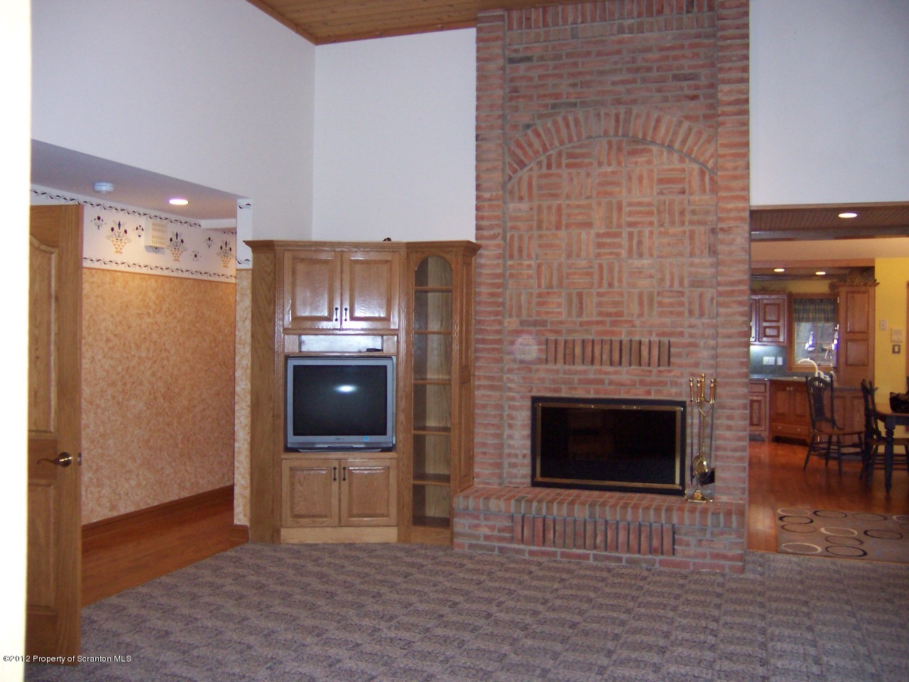 400 Alberdeen Road Mountain Top, PA 18707 - Photo 7 of 14 Living Room