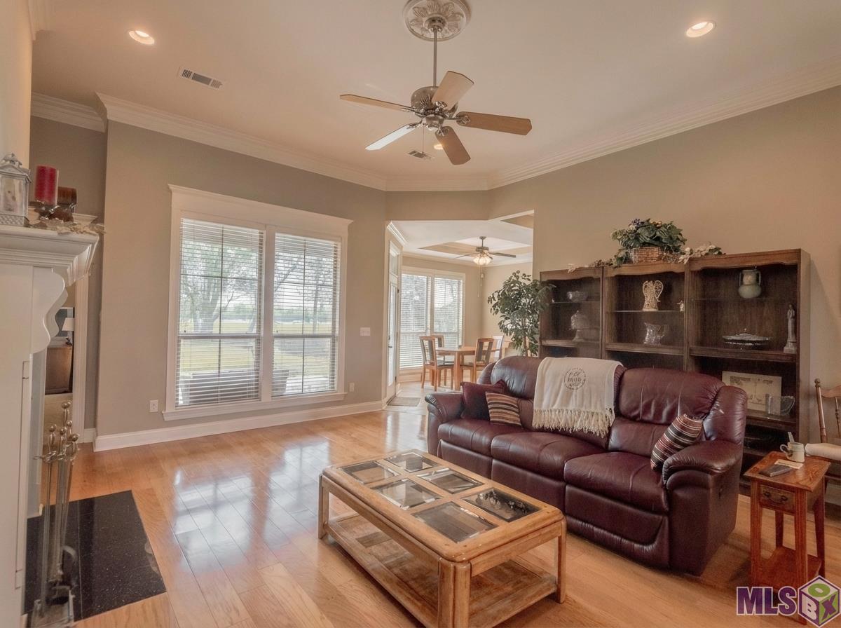 10808 Hillbrook Avenue Baton Rouge, LA 70810 - Photo 2 of 20