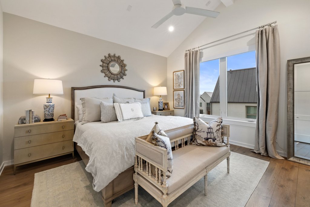 2528 Watkins Way Austin, TX 78746 - Photo 9 of 16