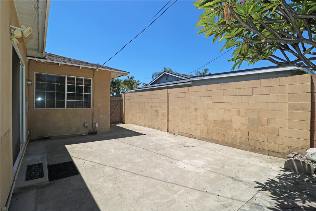 721 North Milford Road Orange, CA 92867 - Photo 25 of 38 Spacious side yard and concrete patio.