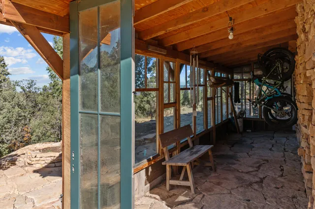 a view of houses with sky view