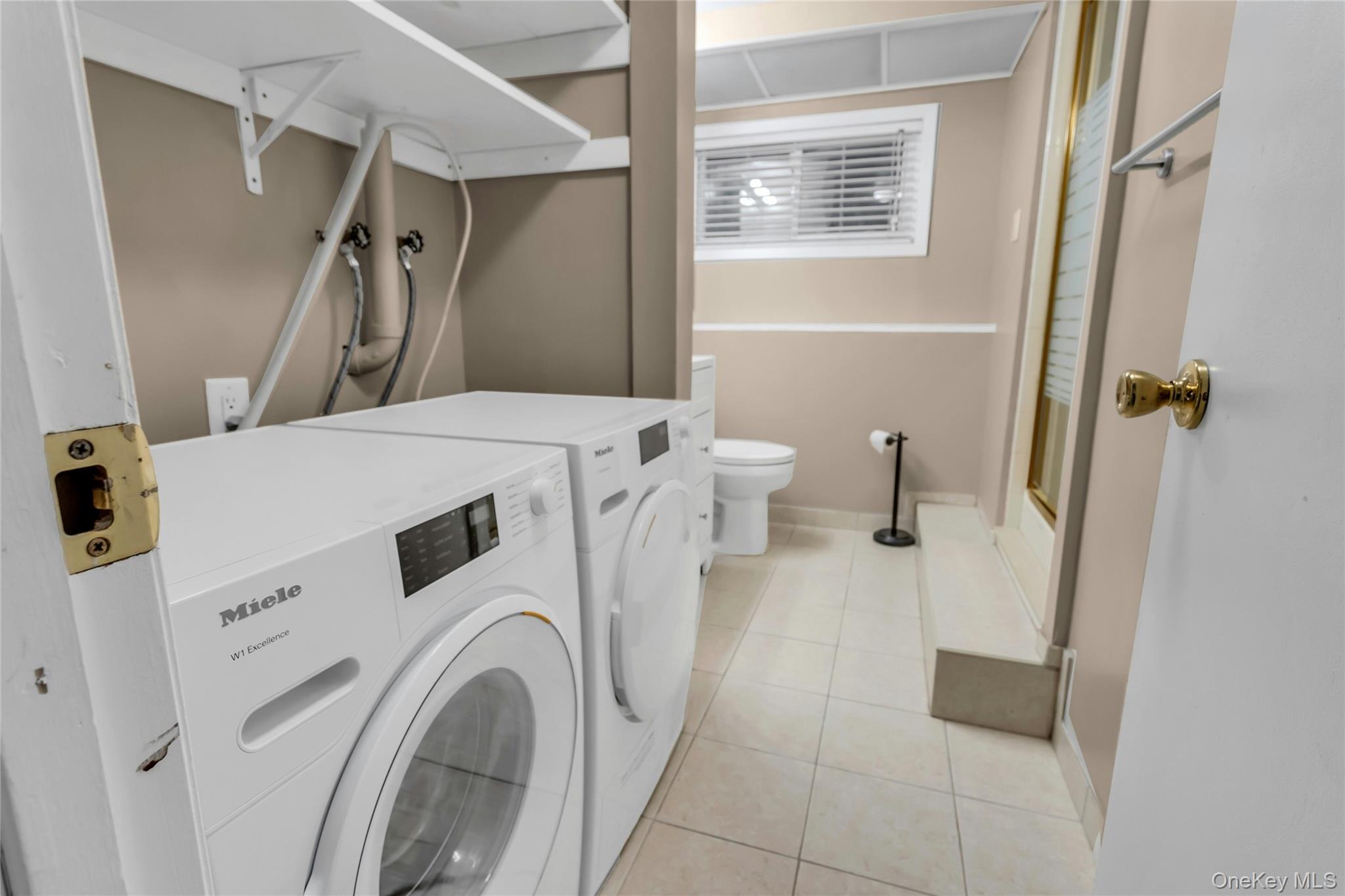 28 Penguin Lane Commack, NY 11725 - Photo 29 of 38 a utility room with dryer and washer