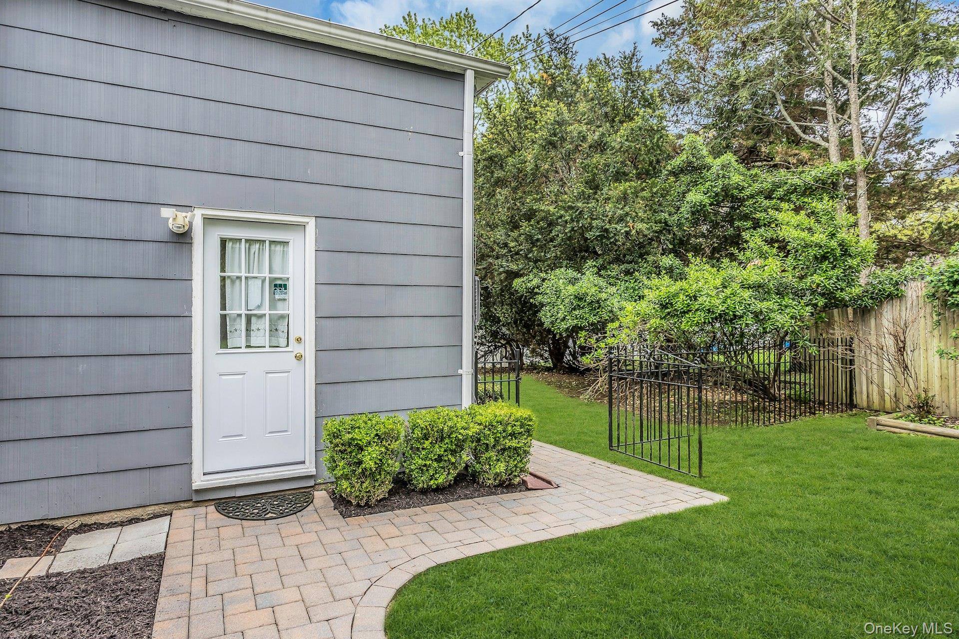 28 Penguin Lane Commack, NY 11725 - Photo 32 of 38 a view of a backyard with plants