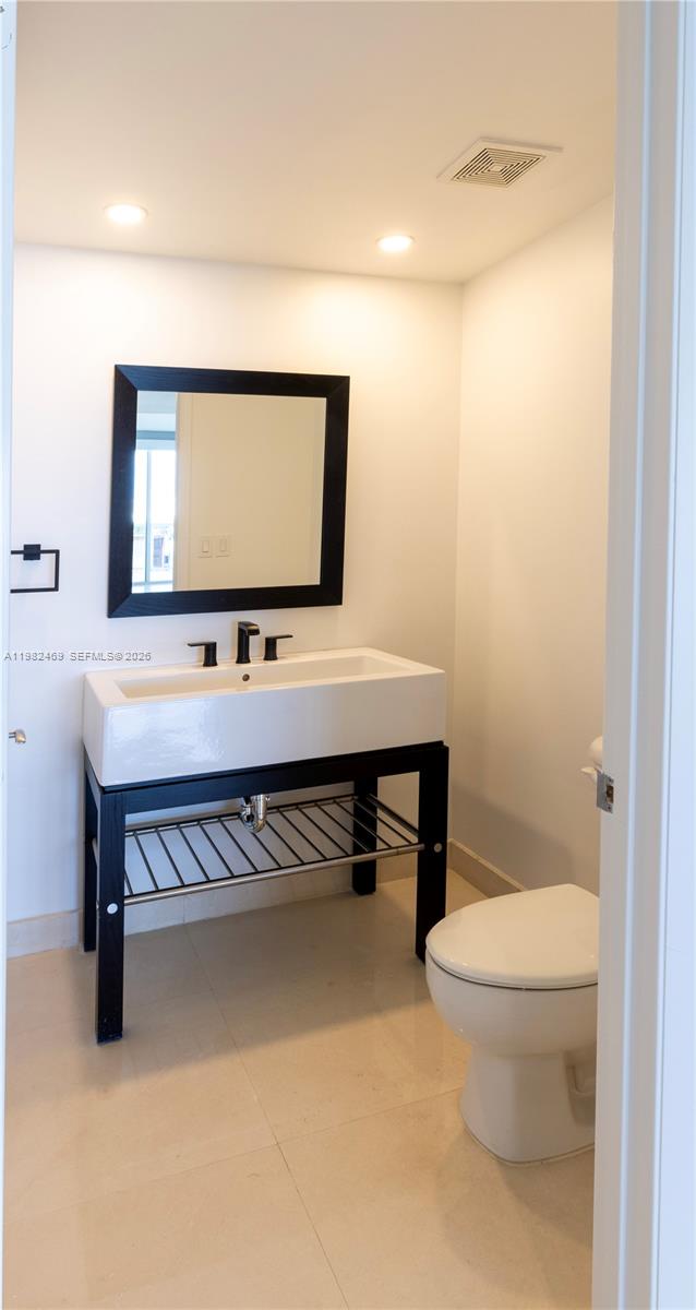 400 Alton Road, Unit 1102 Miami Beach, FL 33139 - Photo 23 of 33