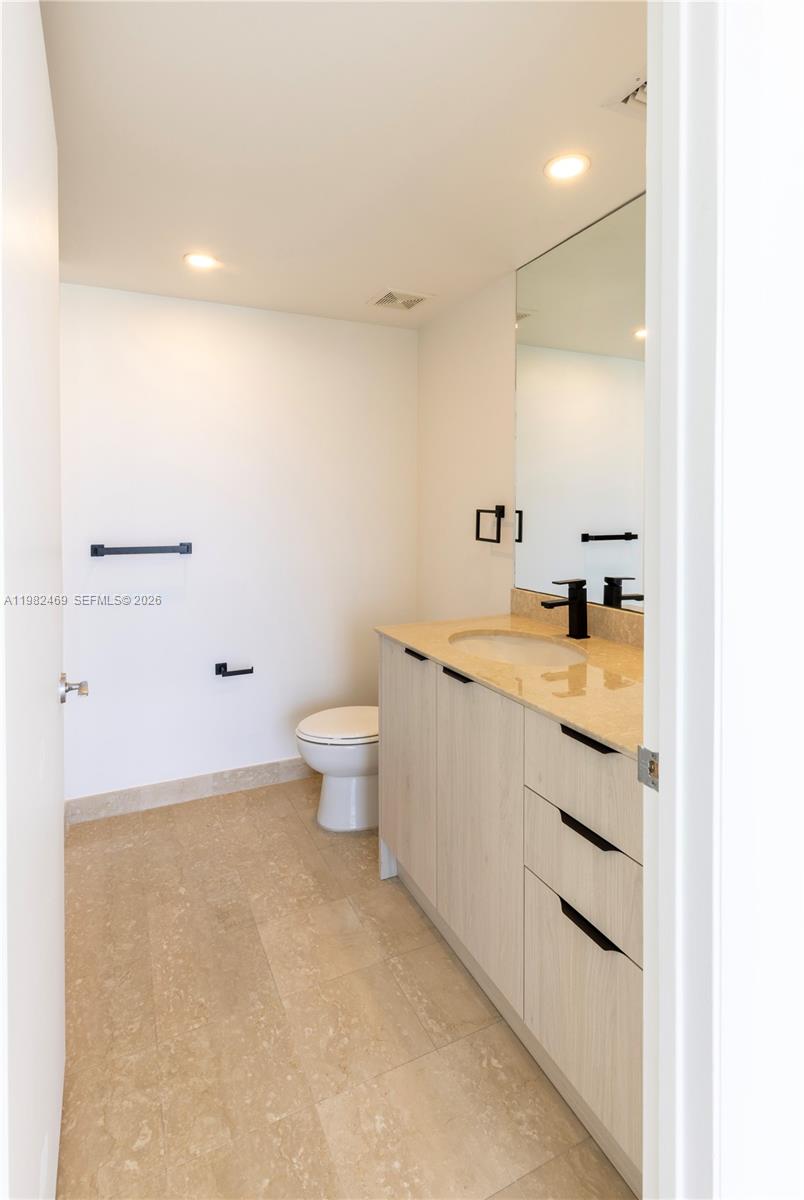 400 Alton Road, Unit 1102 Miami Beach, FL 33139 - Photo 5 of 33